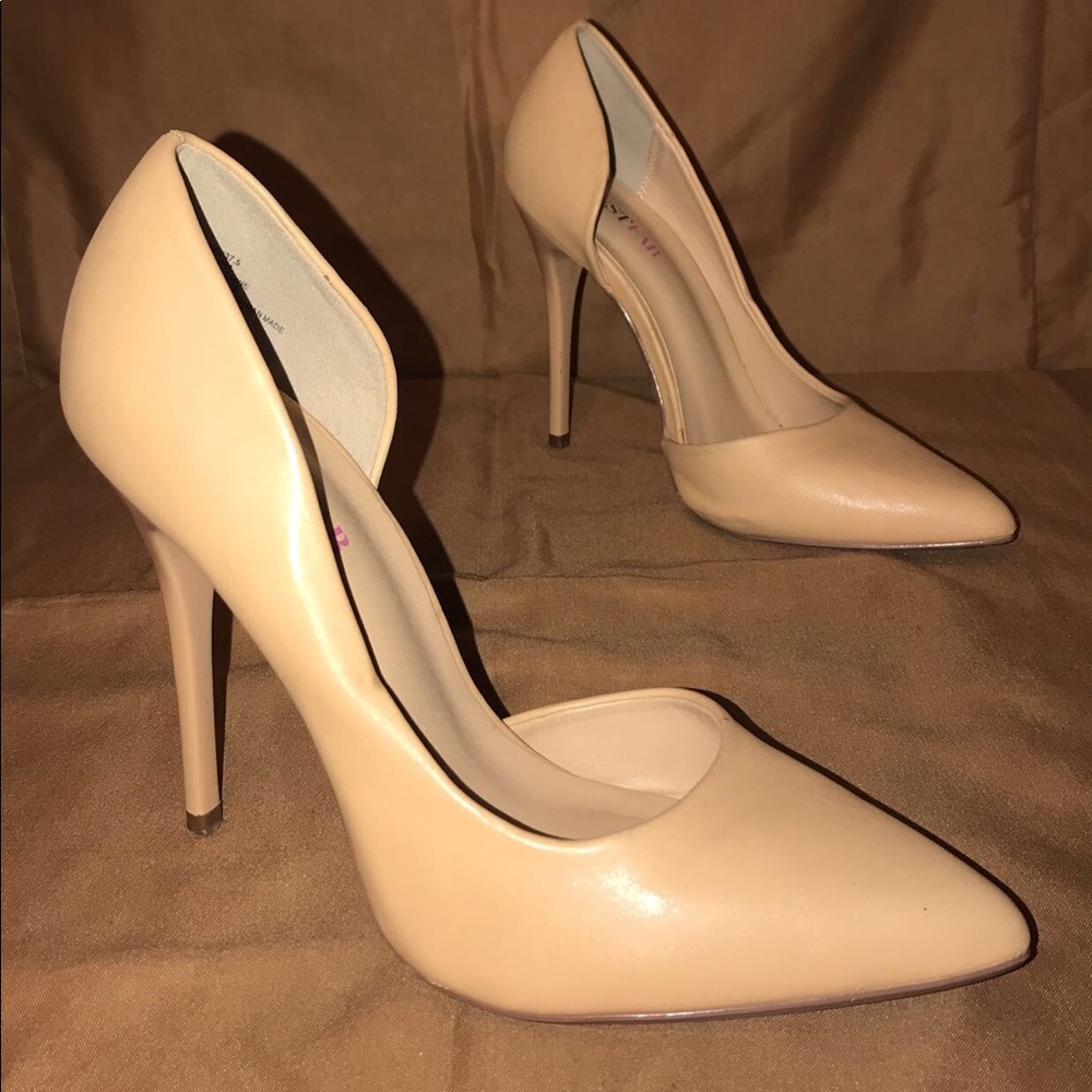 Women’s TAN heels